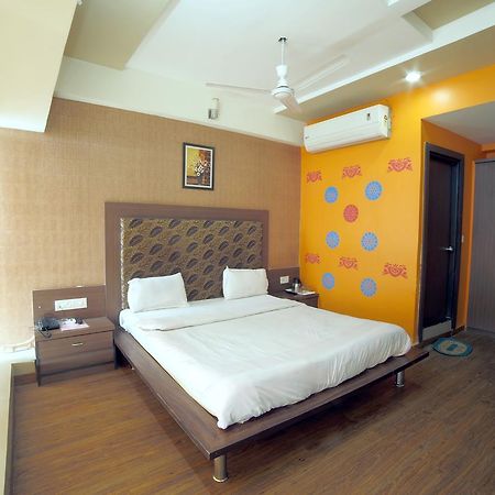 Hotel Avion Inn Ahmedabad Exteriör bild