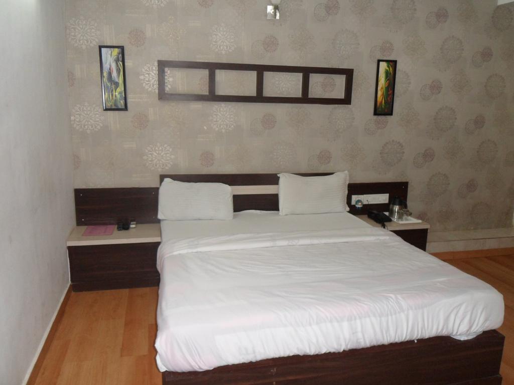 Hotel Avion Inn Ahmedabad Rum bild