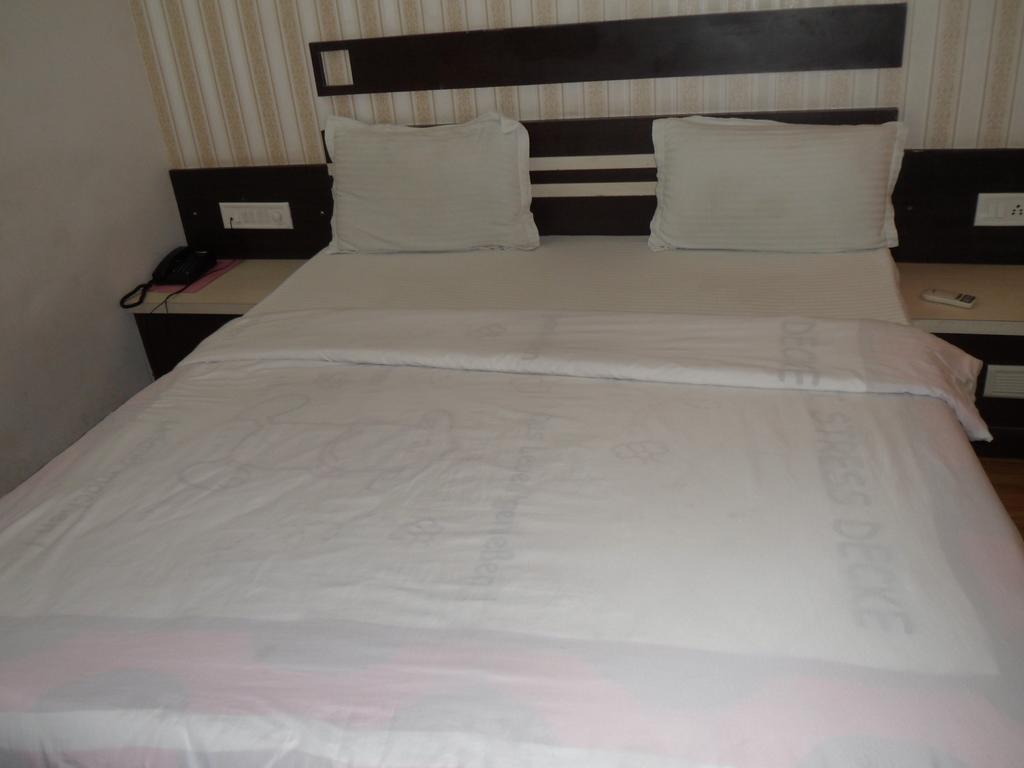 Hotel Avion Inn Ahmedabad Rum bild