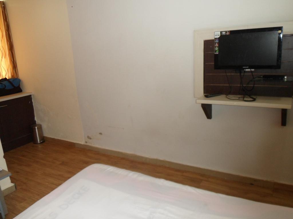 Hotel Avion Inn Ahmedabad Rum bild