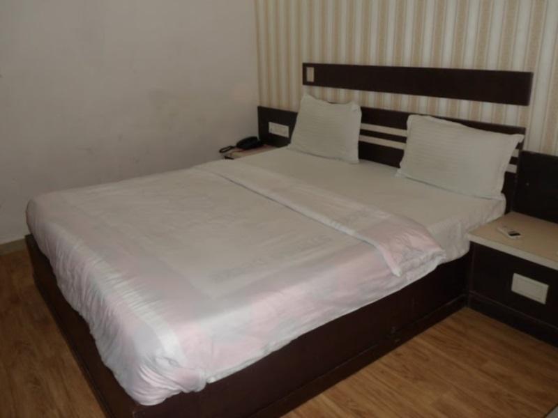 Hotel Avion Inn Ahmedabad Exteriör bild
