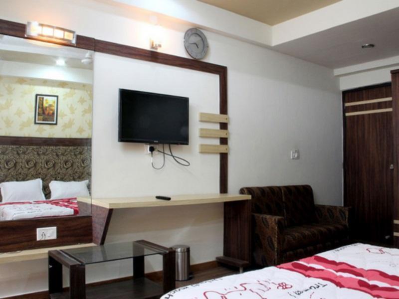 Hotel Avion Inn Ahmedabad Exteriör bild