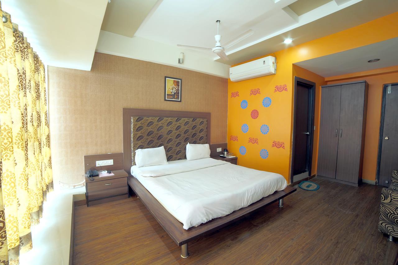 Hotel Avion Inn Ahmedabad Exteriör bild