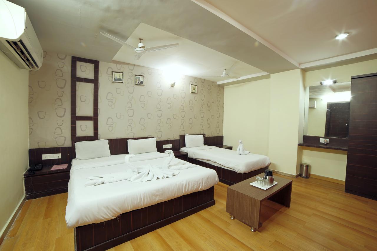 Hotel Avion Inn Ahmedabad Exteriör bild