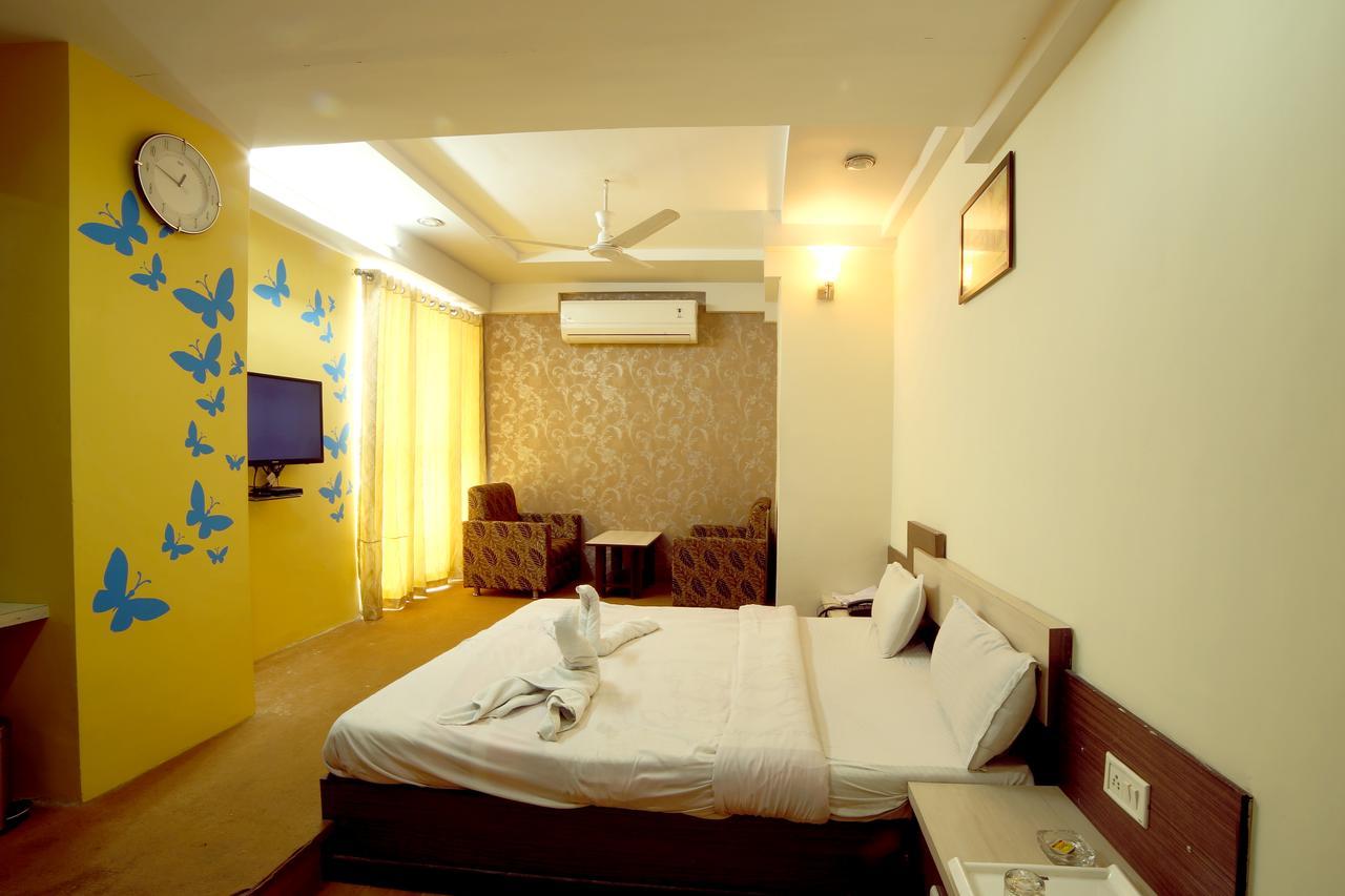 Hotel Avion Inn Ahmedabad Exteriör bild
